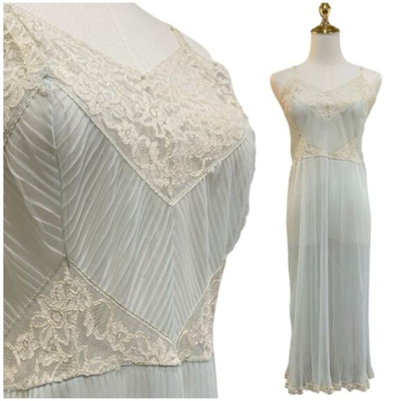 Vintage 50s Pastel Blue Sheer Nylon Crystal Pleated Lacy Full Slip Dress Size 34 - Picture 1 of 12